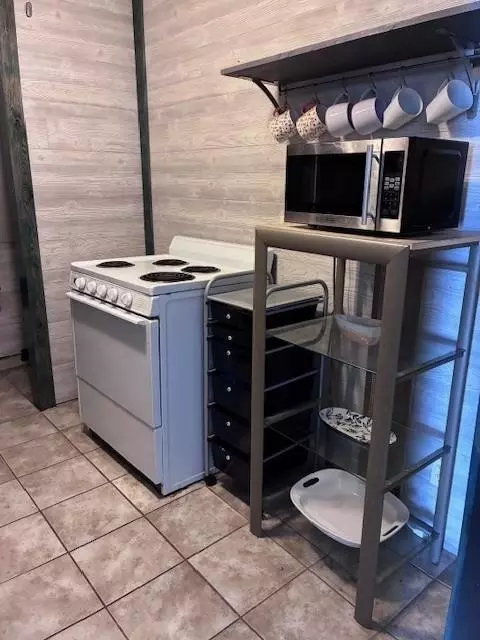 Kitchen - 120 Hideaway Rd, Gallatin, MO 64640 photo 3 of 3