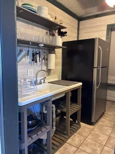 Kitchen - 120 Hideaway Rd, Gallatin, MO 64640 photo 2 of 3