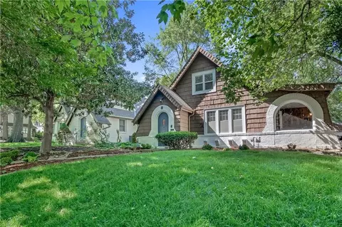 6 E 70th Ter, Kansas City, MO 64113