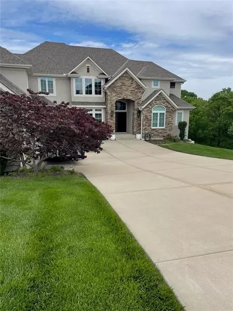 4614 Park Springs Ct, Lees Summit, MO 64064