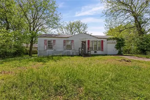 1729 Lockhart Ln, Osawatomie, KS 66064