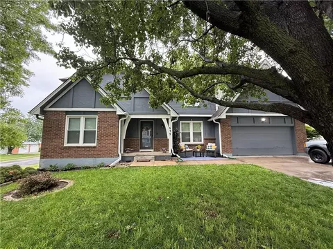639 NE Bordner Dr, Lees Summit, MO 64086