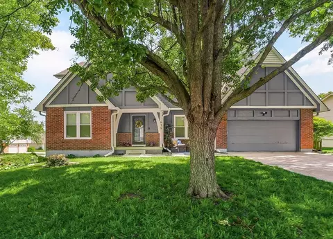639 NE Bordner Dr, Lees Summit, MO 64086