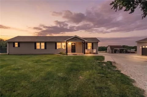6120 70th Rd, Saint Joseph, MO 64507