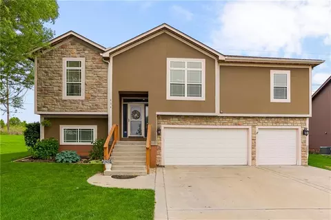 804 N 168th St, Basehor, KS 66007