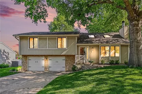 14426 W 92nd Ter, Lenexa, KS 66215