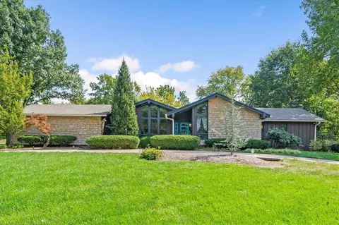 9601 Lee Blvd, Leawood, KS 66206