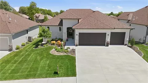 4217 NE Overbrook Dr, Lees Summit, MO 64064