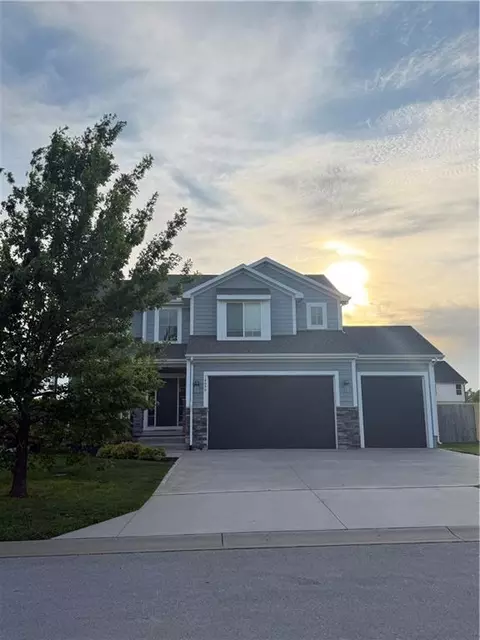 14096 S Landon St, Olathe, KS 66061