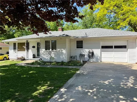2718 Southwest Trl, Saint Joseph, MO 64506