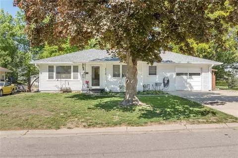 2718 Southwest Trl, Saint Joseph, MO 64506