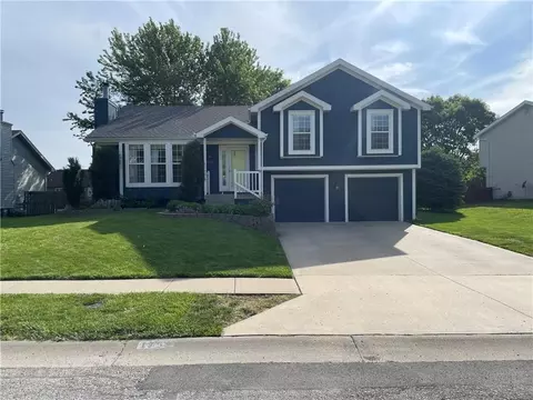 1752 Ray St, Liberty, MO 64068