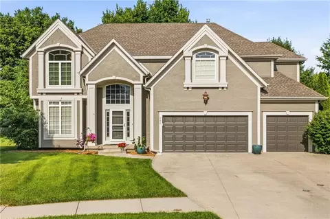 249 NE Misty Meadow Dr, Lees Summit, MO 64064