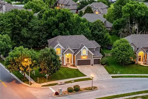 249 NE Misty Meadow Dr, Lees Summit, MO 64064