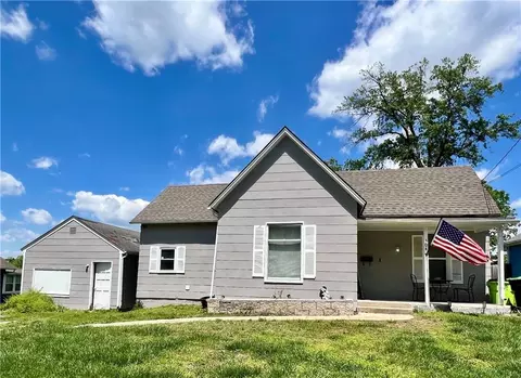 304 E Forest St, Harrisonville, MO 64701