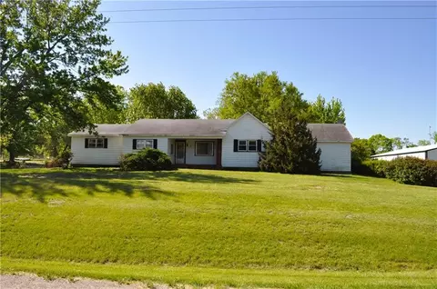 214 N Young Ave, King City, MO 64463