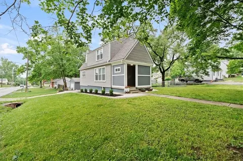 641 NE 43rd Ter, Kansas City, MO 64116