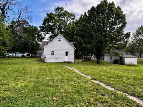 Exterior - 317 E Pine St, Drexel, MO 64742 photo 3 of 5