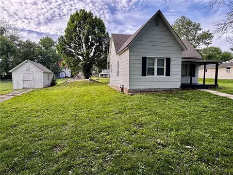 Exterior - 317 E Pine St, Drexel, MO 64742 photo 1 of 5