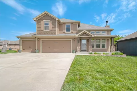 1902 NE 197th Ct, Smithville, MO 64089