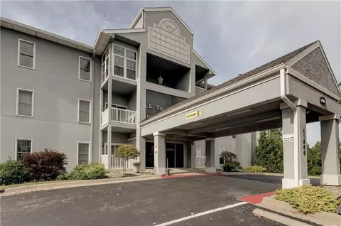 17800 E Bolger Rd #303, Independence, MO 64055