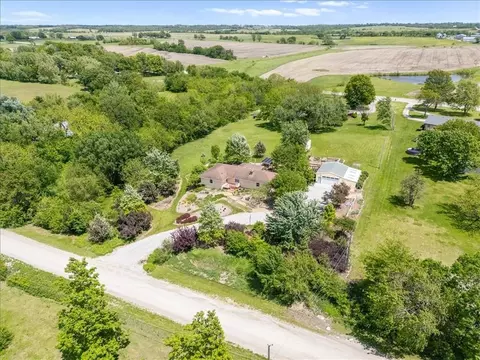28639 Hospital Dr, Paola, KS 66071