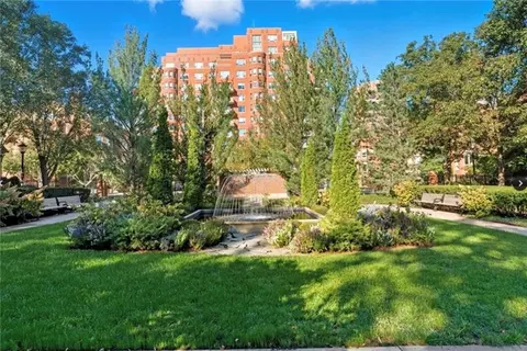 4950 Central Apt 302 St, Kansas City, MO 64112