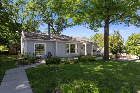 1135 Elizabeth St, Liberty, MO 64068