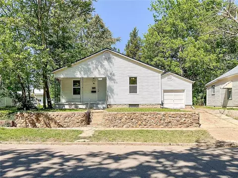 1720 S Stewart Ave, Sedalia, MO 65301