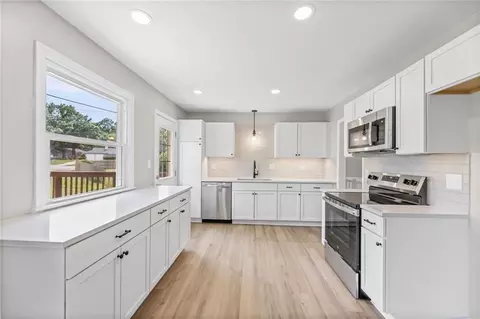 9315 Grant Dr, Overland Park, KS 66212