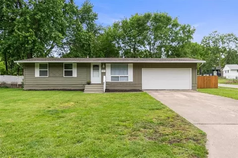 8501 E 93rd St, Kansas City, MO 64138
