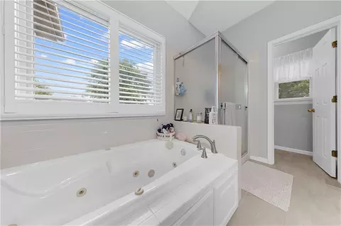 Bath - 602 Ridgewood Dr, Raymore, MO 64083 photo 2 of 4