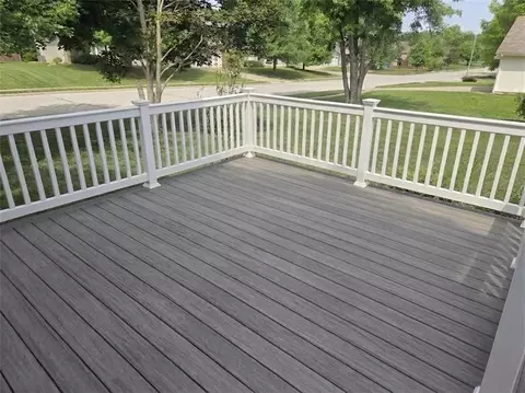 Exterior - 602 Ridgewood Dr, Raymore, MO 64083 photo 3 of 8