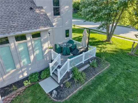 Exterior - 602 Ridgewood Dr, Raymore, MO 64083 photo 4 of 8