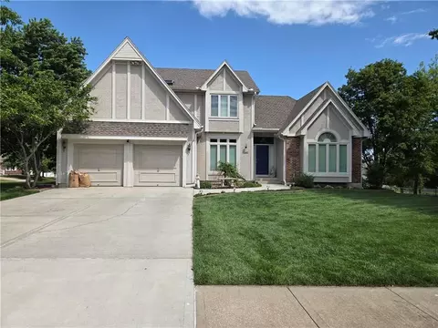 602 Ridgewood Dr, Raymore, MO 64083