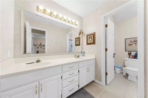 Bath - 602 Ridgewood Dr, Raymore, MO 64083 photo 4 of 4