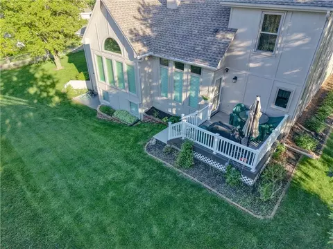 Exterior - 602 Ridgewood Dr, Raymore, MO 64083 photo 5 of 8