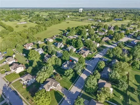 View/Area - 602 Ridgewood Dr, Raymore, MO 64083 photo 5 of 6