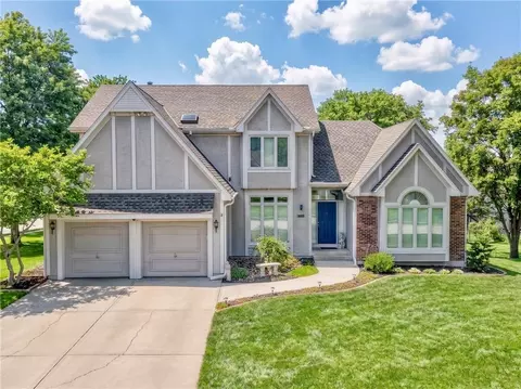 Exterior - 602 Ridgewood Dr, Raymore, MO 64083 photo 2 of 8