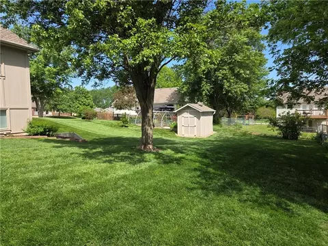 Exterior - 602 Ridgewood Dr, Raymore, MO 64083 photo 8 of 8