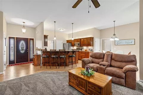 Entry Way - 910 Timberline Dr, Cameron, MO 64429 photo 2 of 2