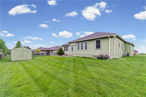 Exterior - 910 Timberline Dr, Cameron, MO 64429 photo 7 of 8