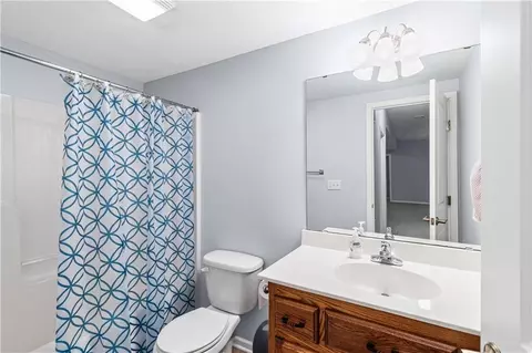 Bath - 910 Timberline Dr, Cameron, MO 64429 photo 3 of 3