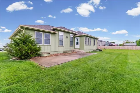 Exterior - 910 Timberline Dr, Cameron, MO 64429 photo 5 of 8