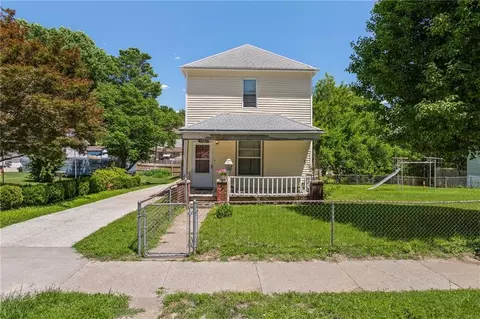 5507 S 2nd St, Saint Joseph, MO 64504