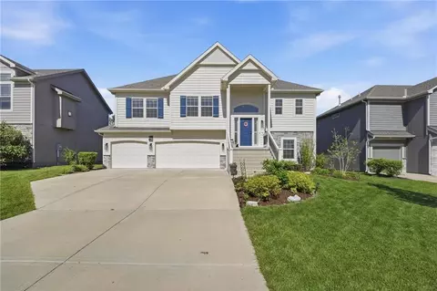 1636 Shadow Dr, Leavenworth, KS 66048