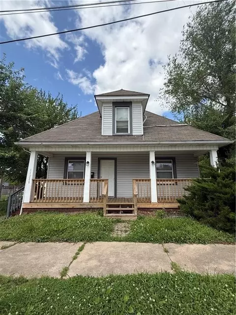 11208 Chicago Ave, Sugar Creek, MO 64054