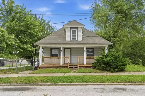 11208 Chicago Ave, Sugar Creek, MO 64054