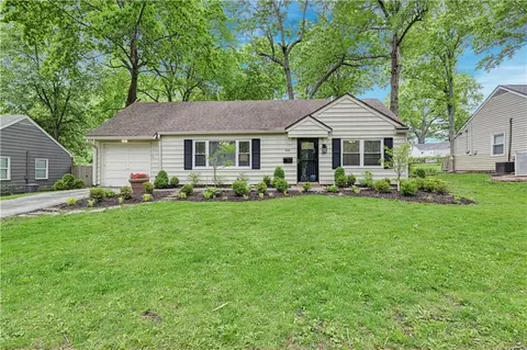 2525 W 79th St, Prairie Village, KS 66208