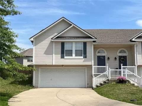505 Regina Ct, Raymore, MO 64083